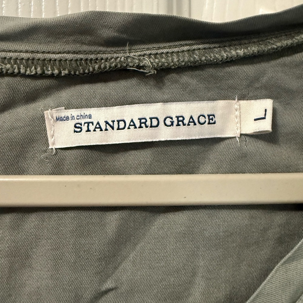 NWT Standard Grace Green Vneck Raw Hem Top Size Large - Picture 2 of 5